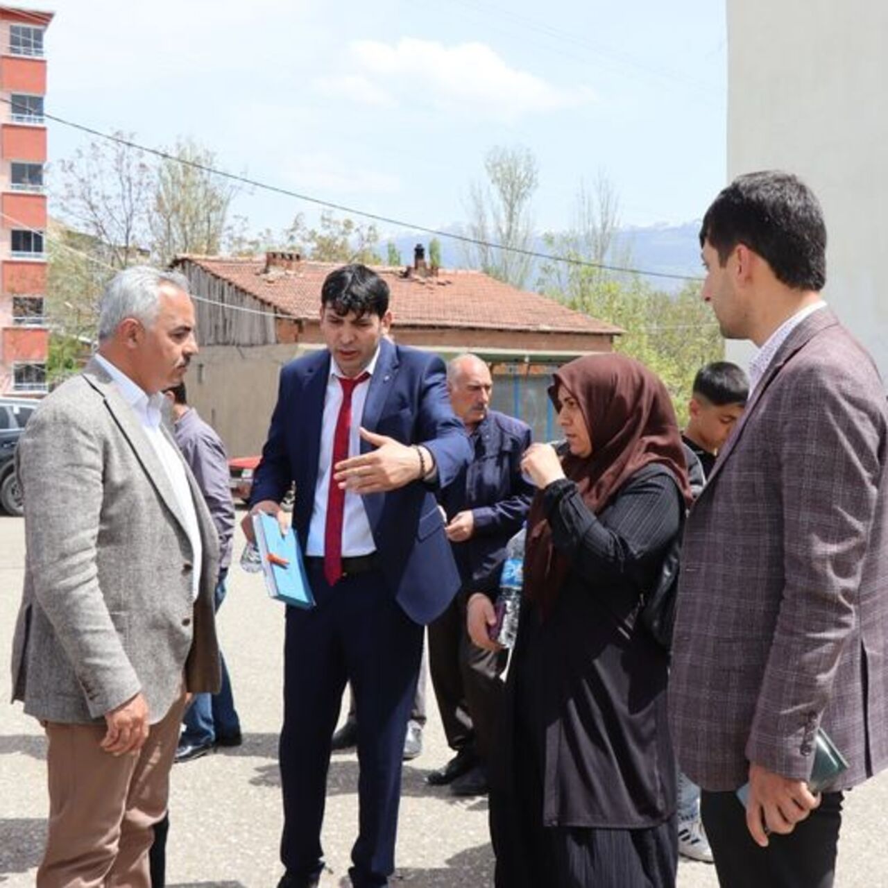 Köylüler başkandan “tandır” istedi