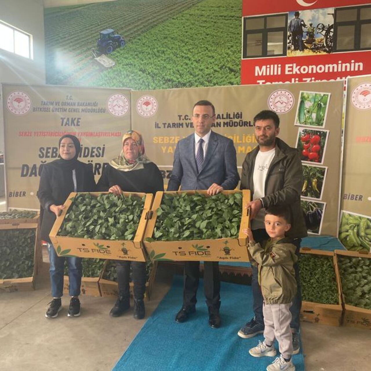 Ağrı’da 147 bin sebze fidesi dağıtıldı