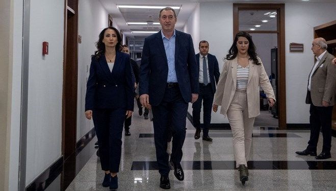 DEM Parti heyeti siyasi parti turuna çıktı