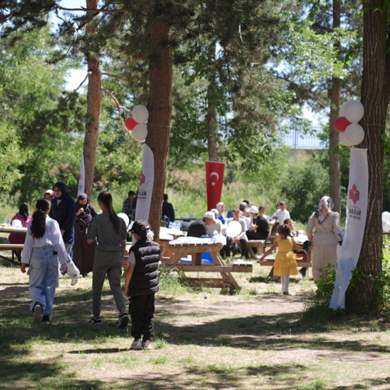 Erzurum’da yetim ve öksüz çocuklara “piknik şöleni”
