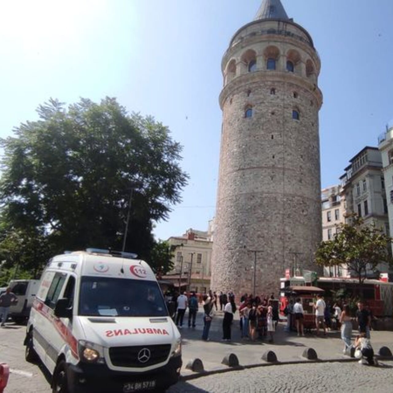 Galata Kulesi’nden düştü! Feci olay