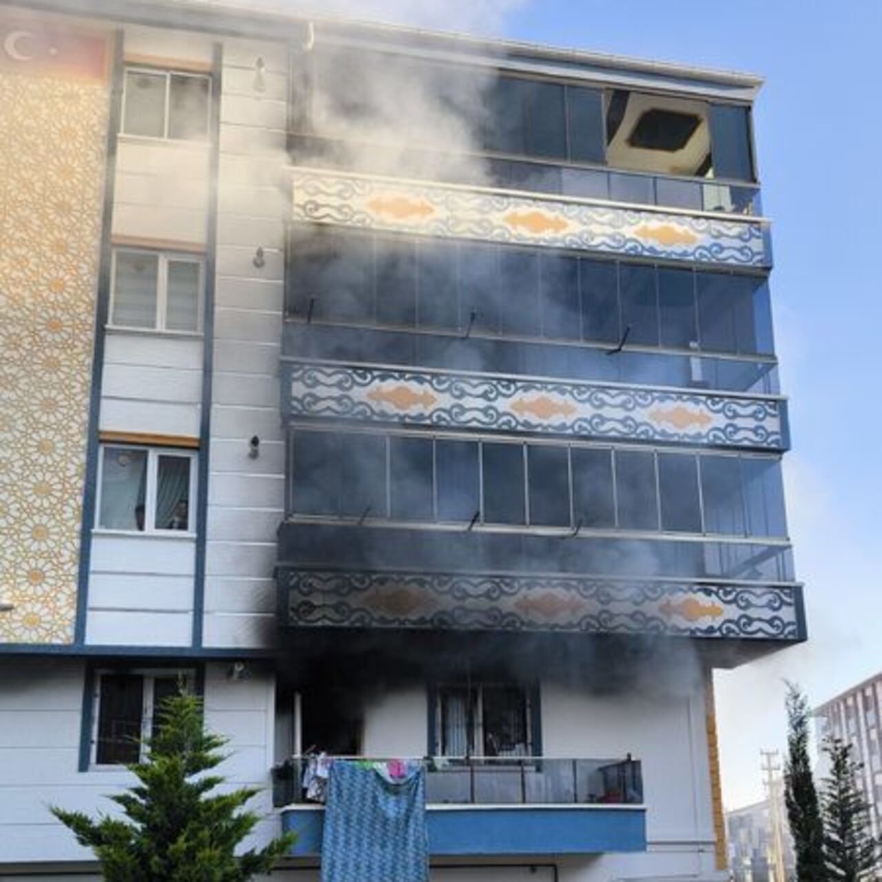 Telefonun bataryası patladı, evde yangın çıktı