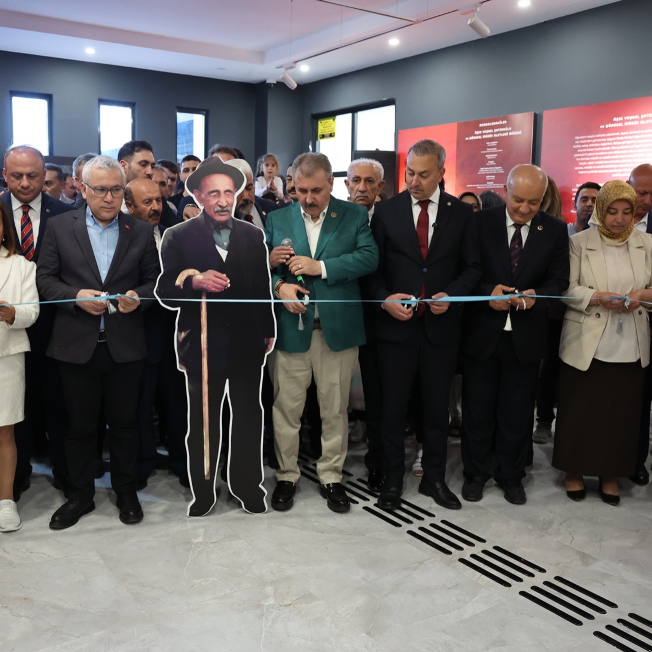 Âşık Veysel ve Yöresel Müzik Aletleri Müzesi Sivas’ta açıldı