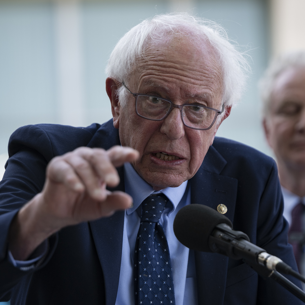 Sanders: ABD’lilere yine yalan söyleniyor