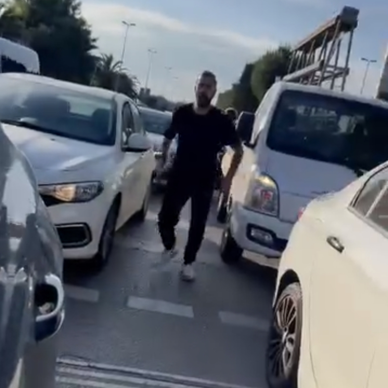 Kadın sürücüye saldırıda iki maganda tutuklandı!