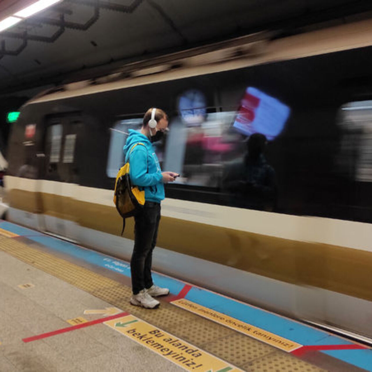 Taksim ve 3 metro istasyonu kapatıldı
