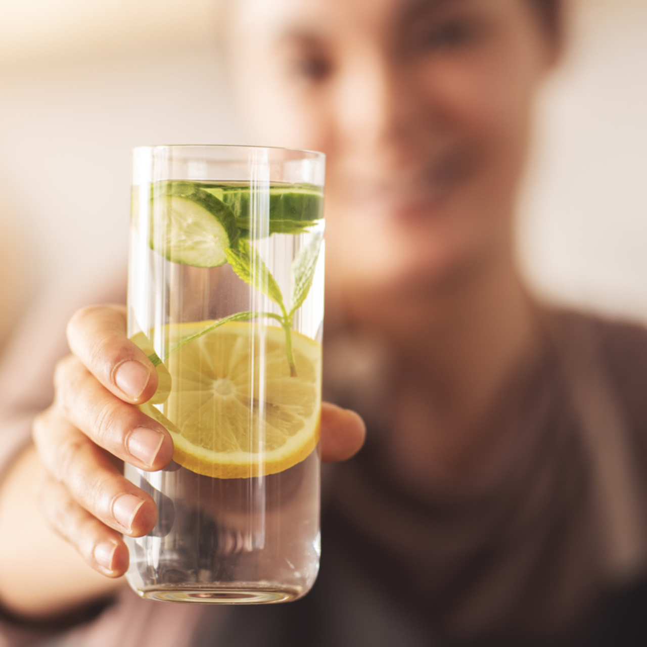Ödem attıran detoks suyu tarifleri!