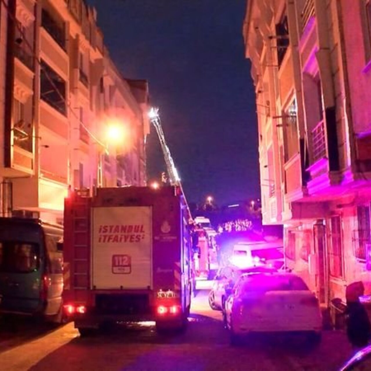 Esenyurt’ta 5 katlı binada yangın paniği