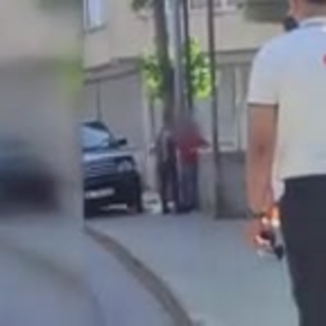 Sokak ortasında kadına şiddet!