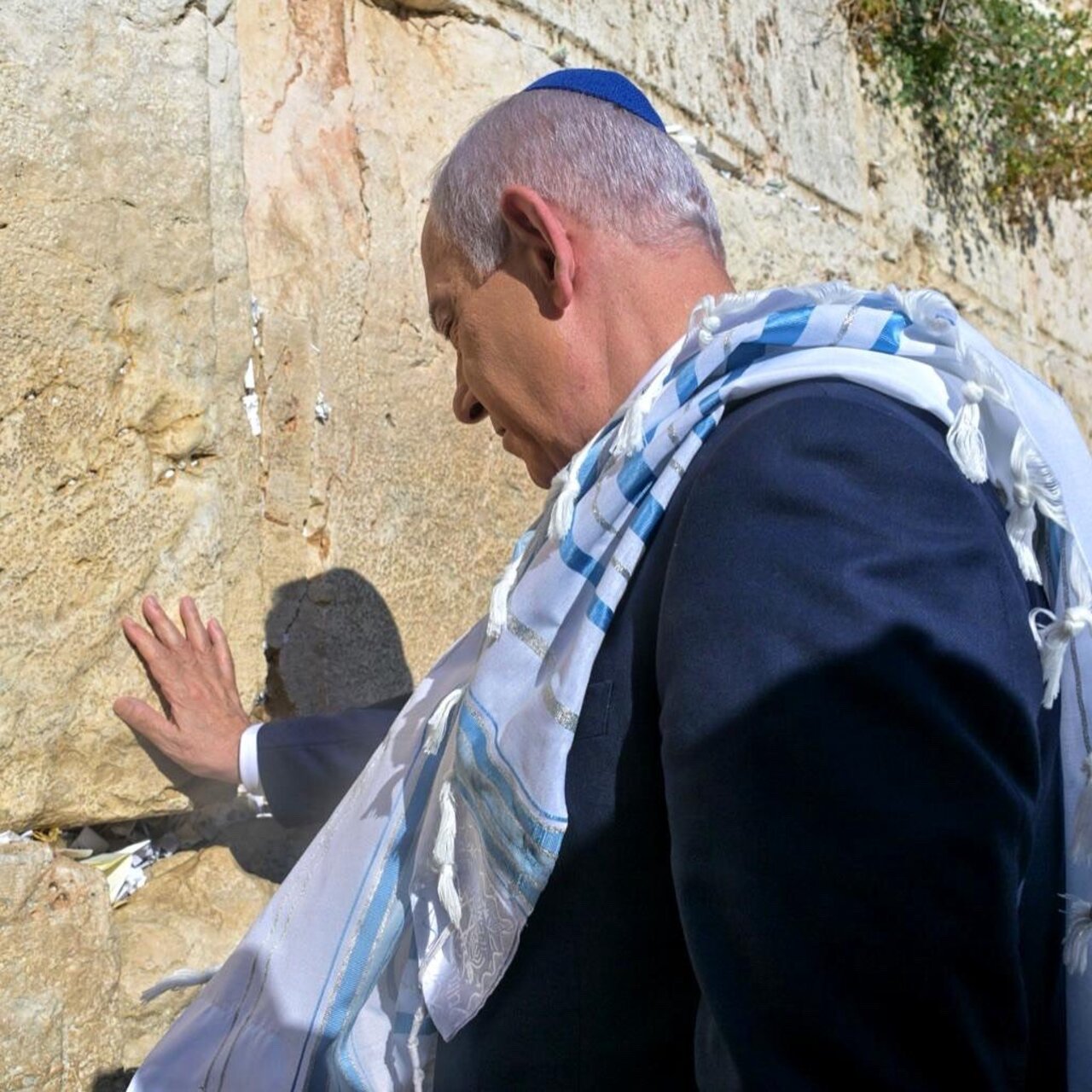 Netanyahu, Trump için Ağlama Duvarı’nda dua etti