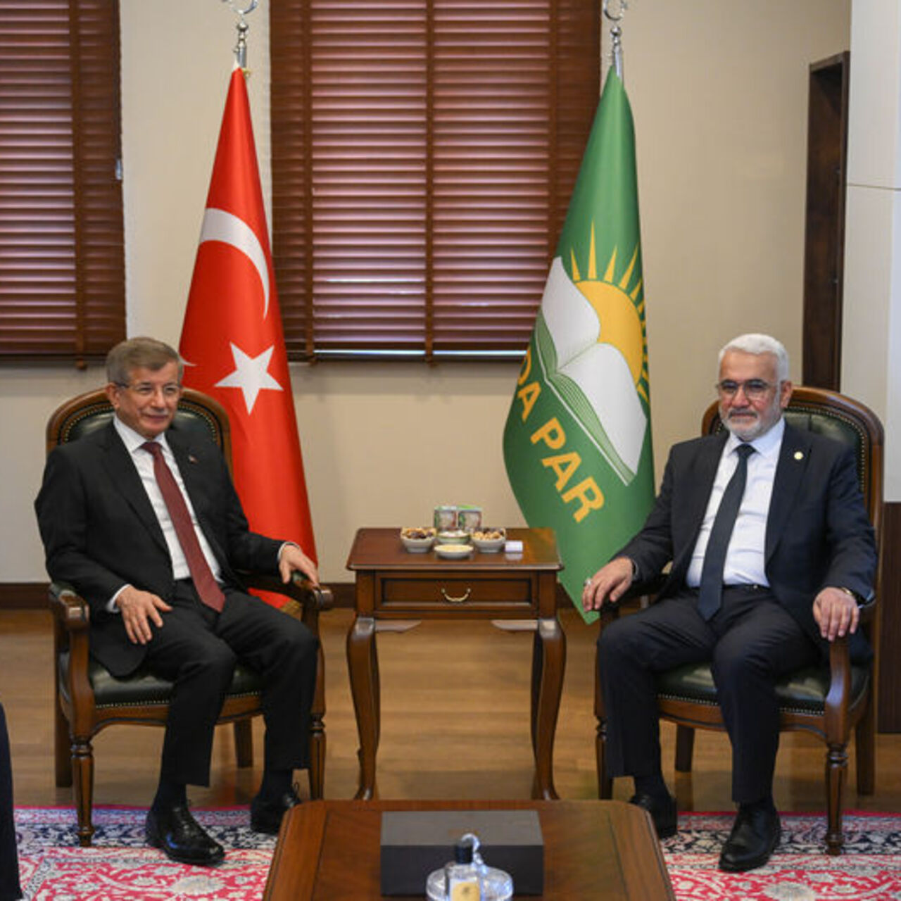 Davutoğlu’ndan HÜDA PAR’a ziyaret