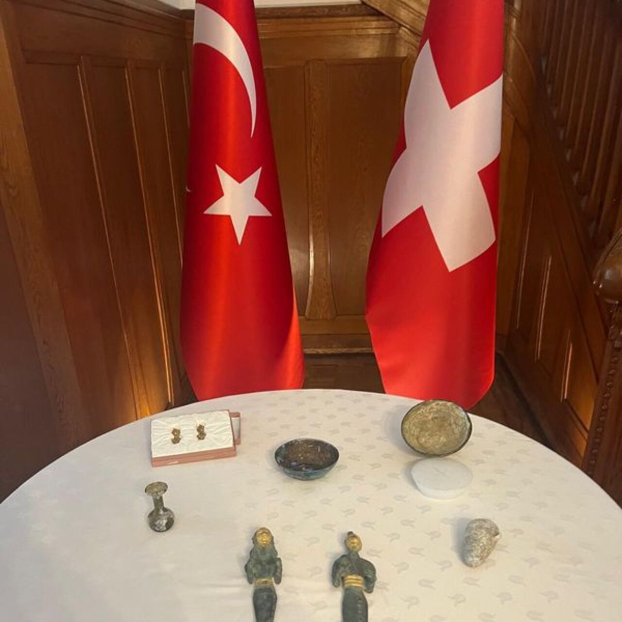 İsviçre, tarihi eserleri Türkiye’ye iade etti