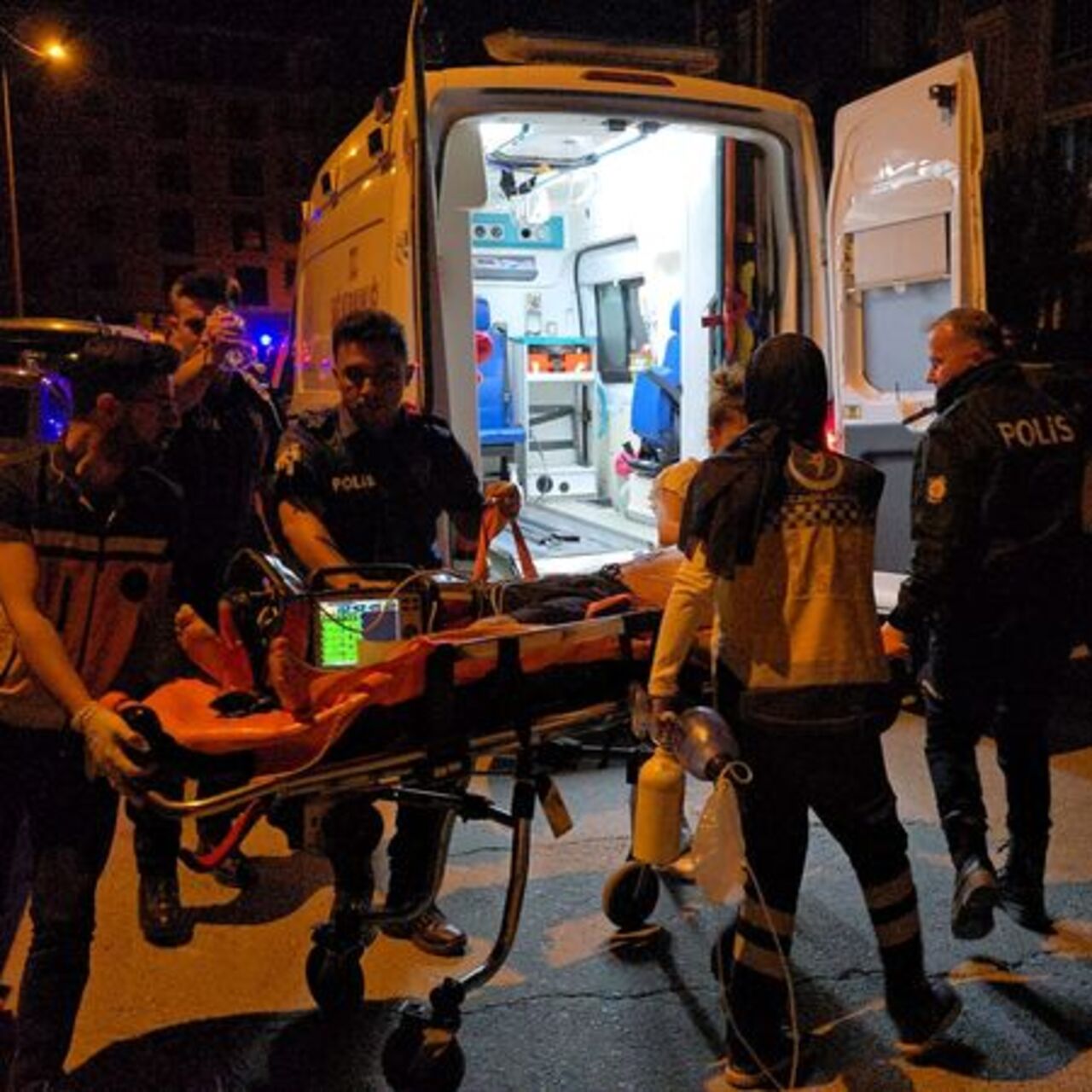 Babadan oğula peş peşe bıçak darbesi!