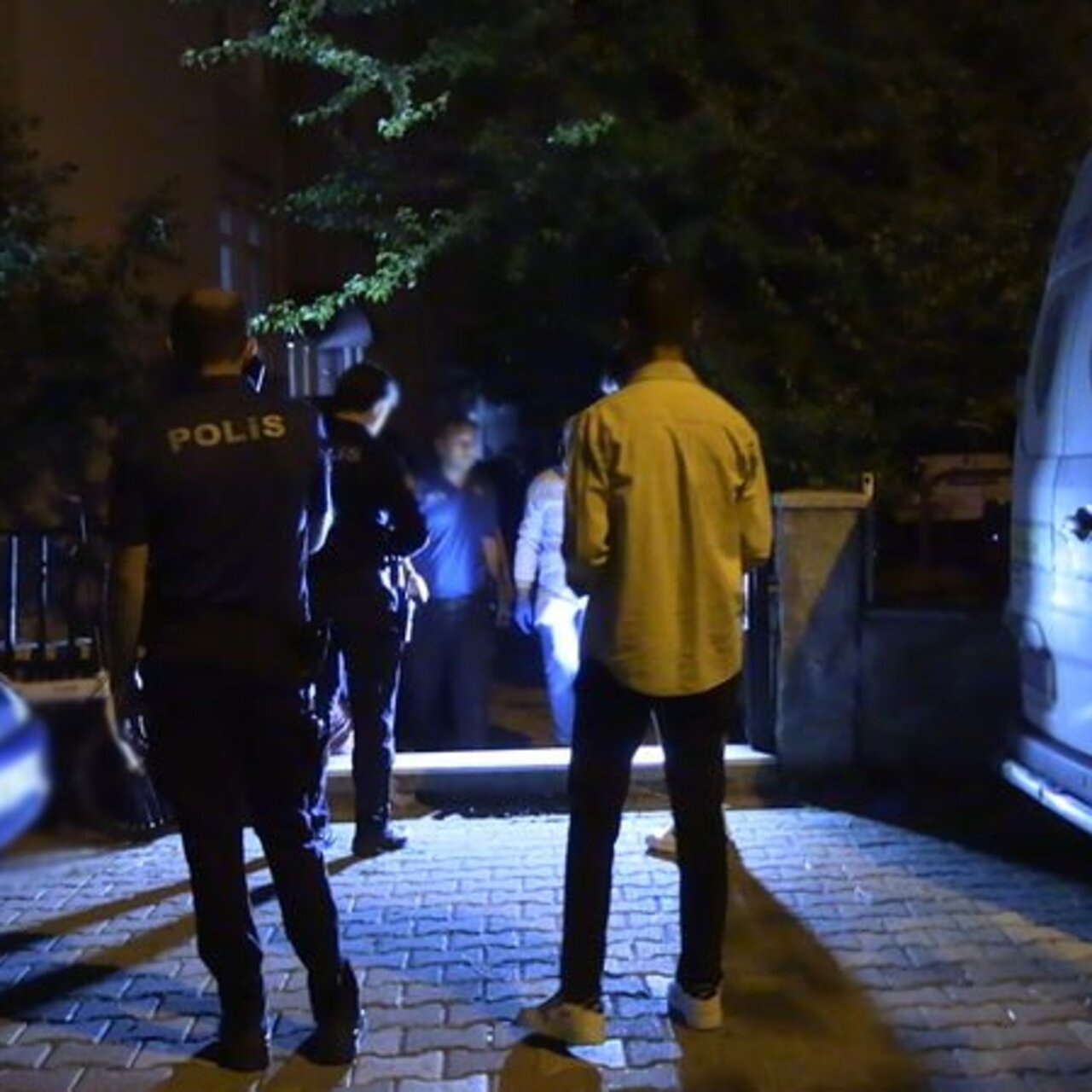 Silahla oynarken kazara ablasını vurarak öldürdü
