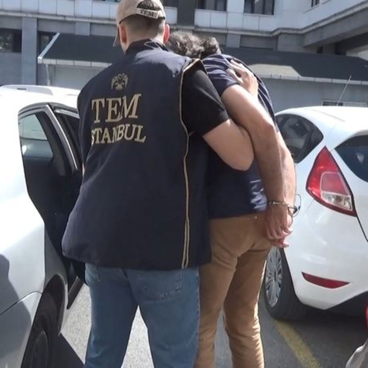 İzmir’de FETÖ operasyonu: 40 gözaltı