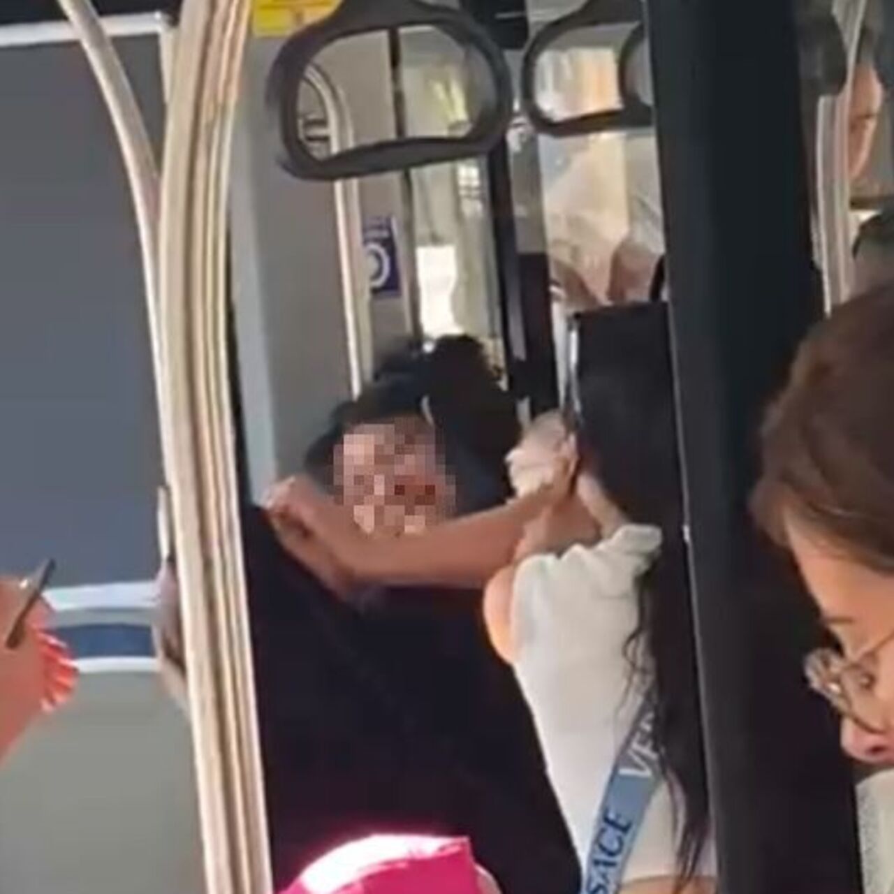 Denizli’de tesettürlü kadına hakaret eden şüpheli gözaltına alındı