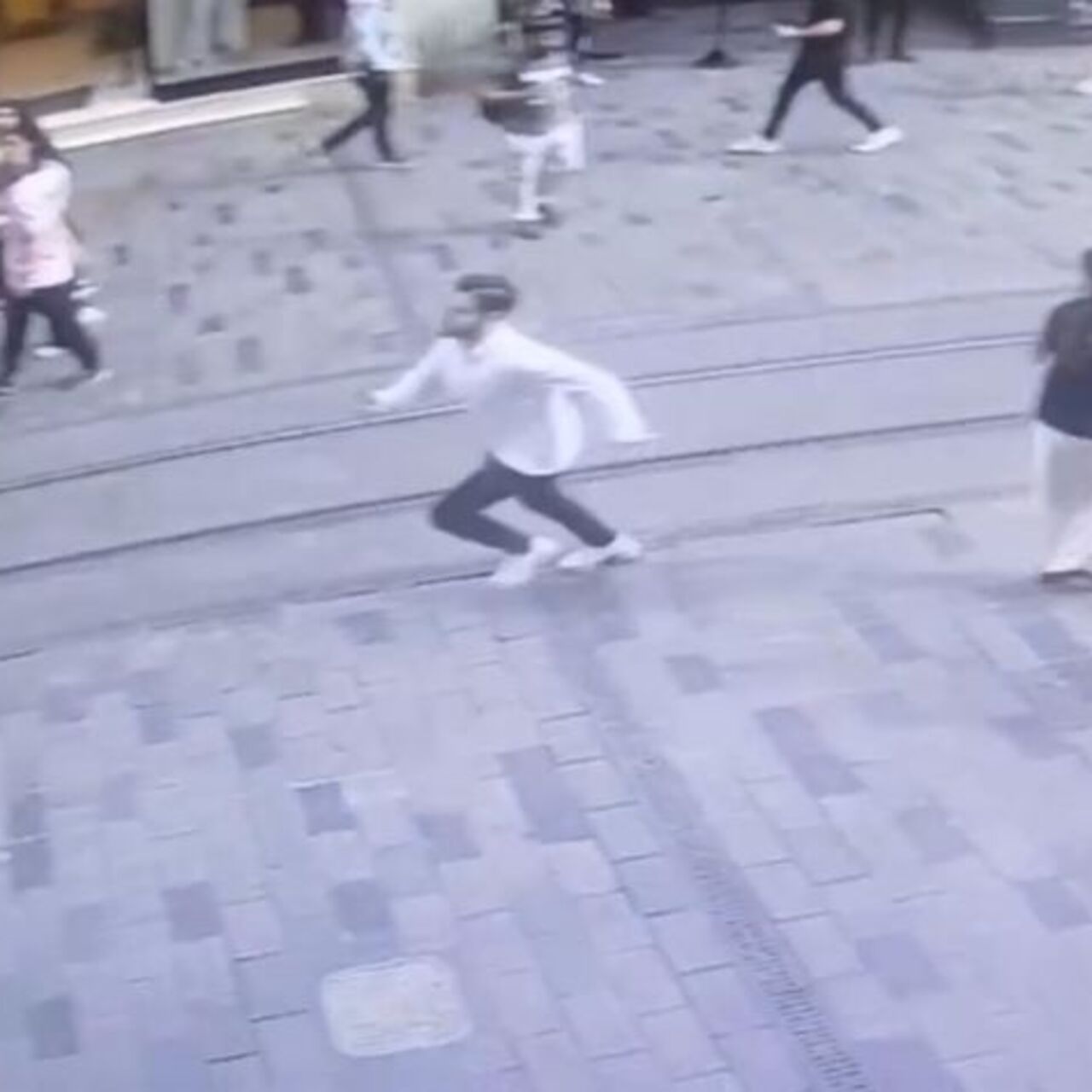 68 suç kaydı çıktı! Taksim’de kovalamaca!