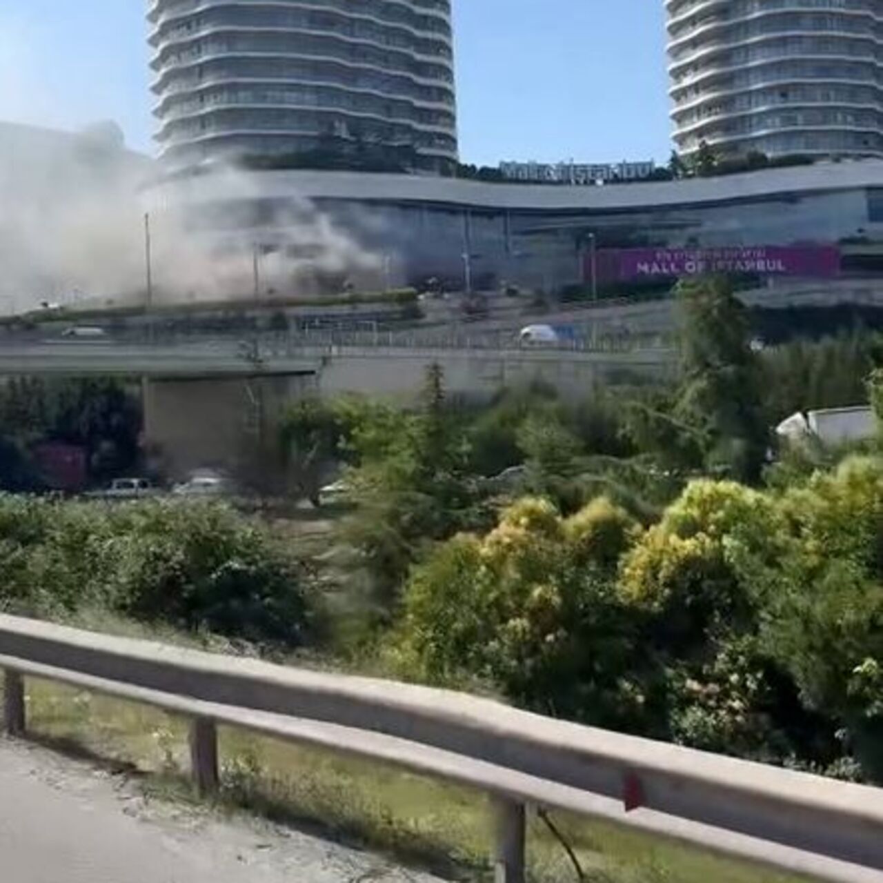Başakşehir’de AVM’de yangın