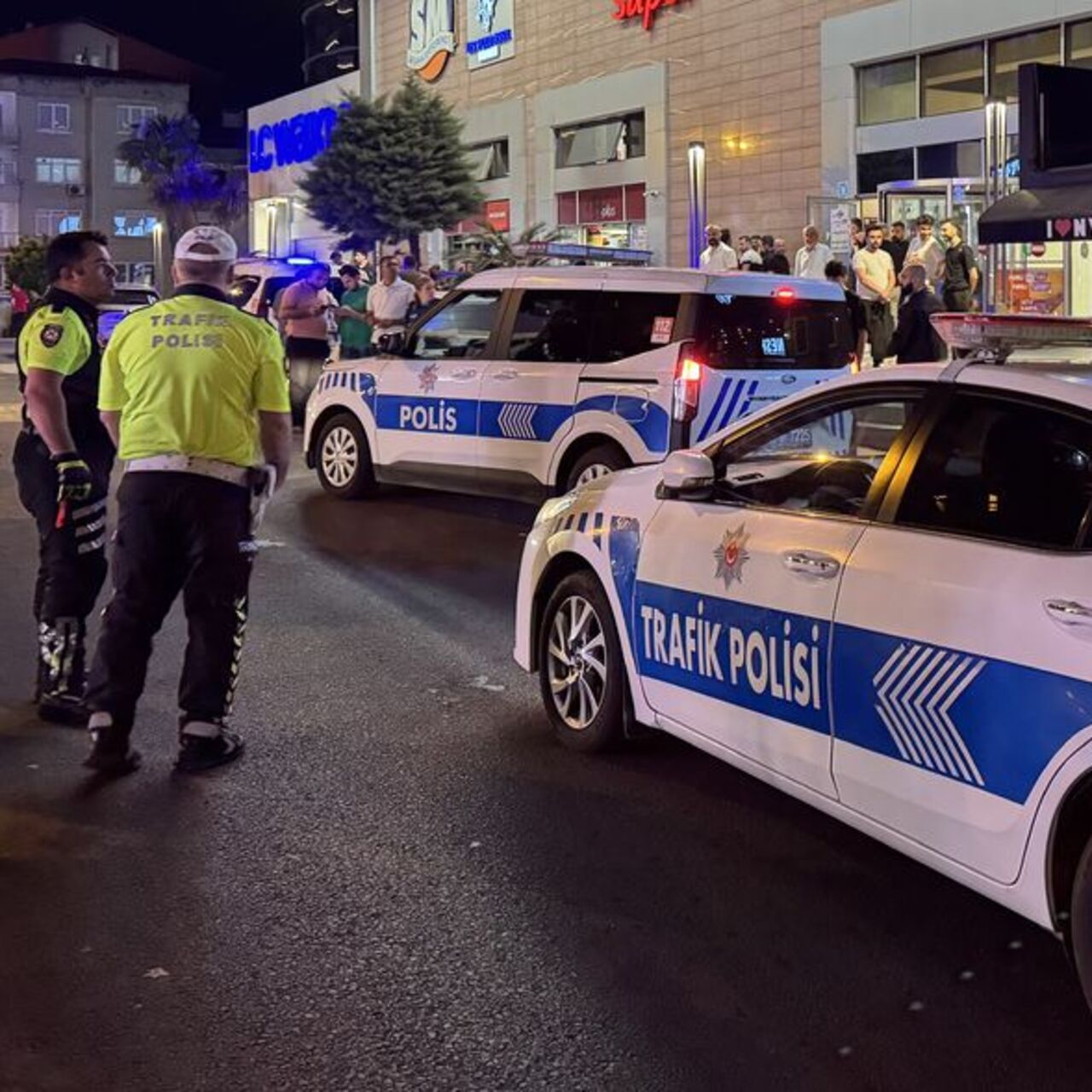 İlaçlama yapılan AVM’de zehirlenme şüphesi