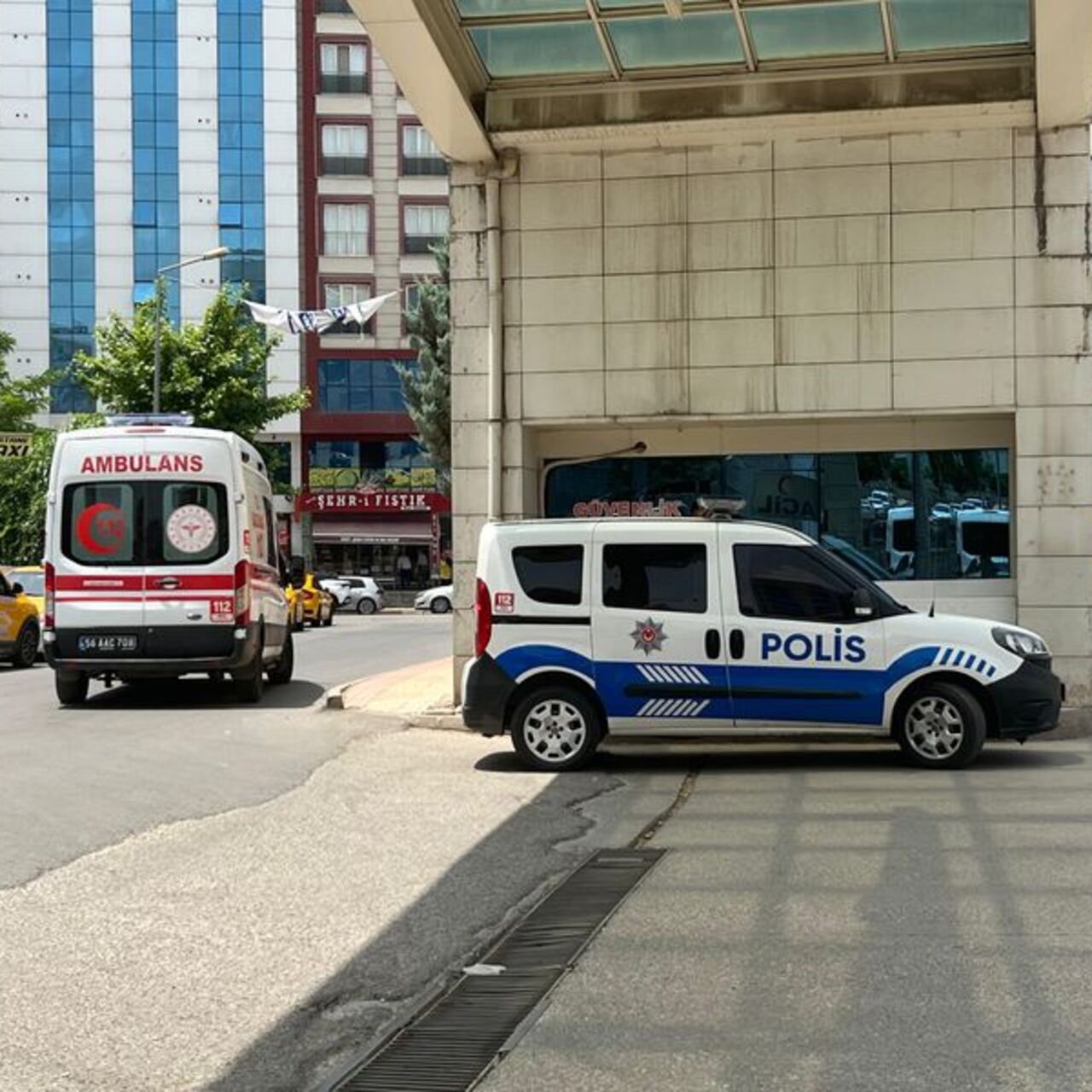 Silahlı kavga kanlı bitti! Baba öldü, oğlu ağır yaralı!