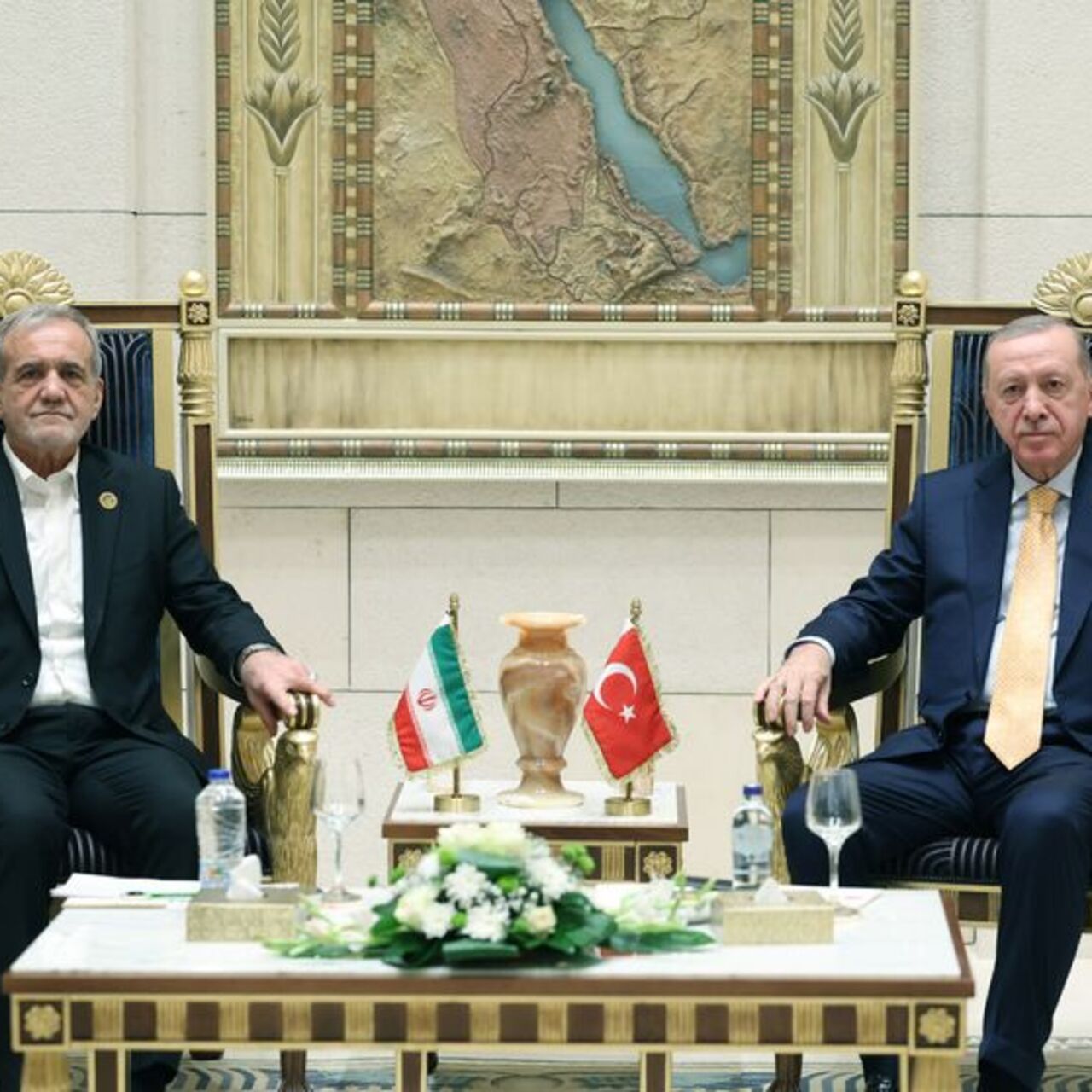 Cumhurbaşkanı Erdoğan, Pezeşkiyan’la görüştü