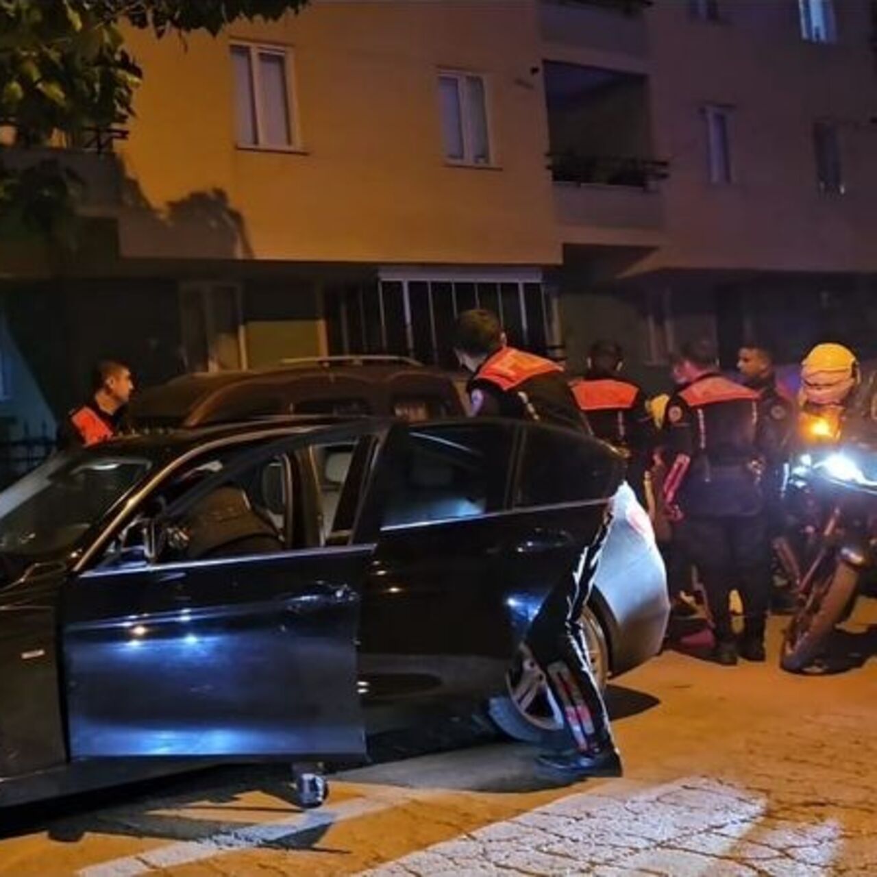 Çorum’da silahlı kavga: 1’i polis 2 yaralı
