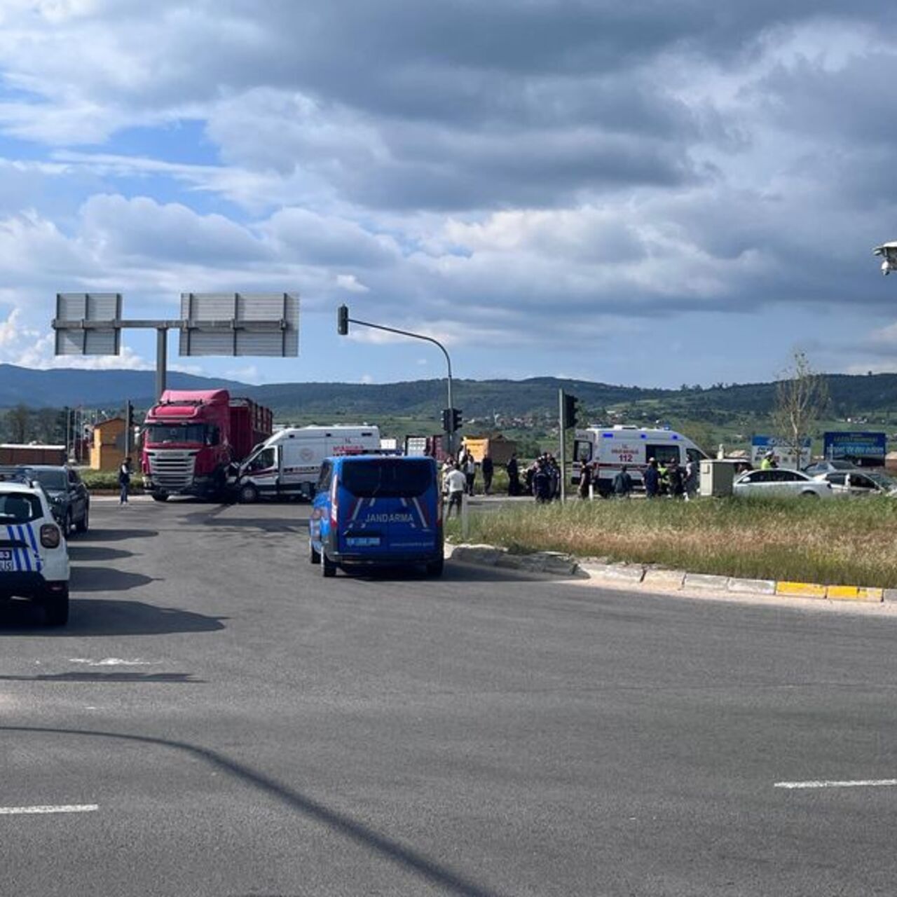 Başsavcının bulunduğu ambulans kazaya karıştı! 8 yaralı