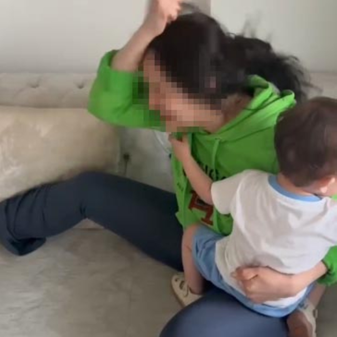 Anneden bebeğine şiddet iddiası! Velayeti babasına verildi!