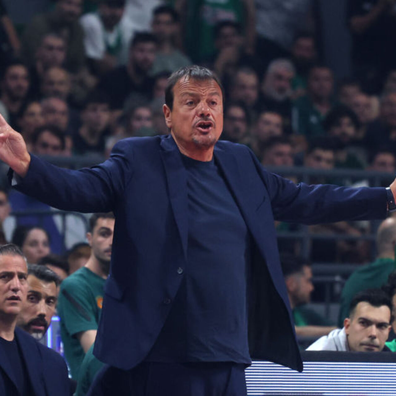 Ergin Ataman’a kınama ve para cezası verildi!