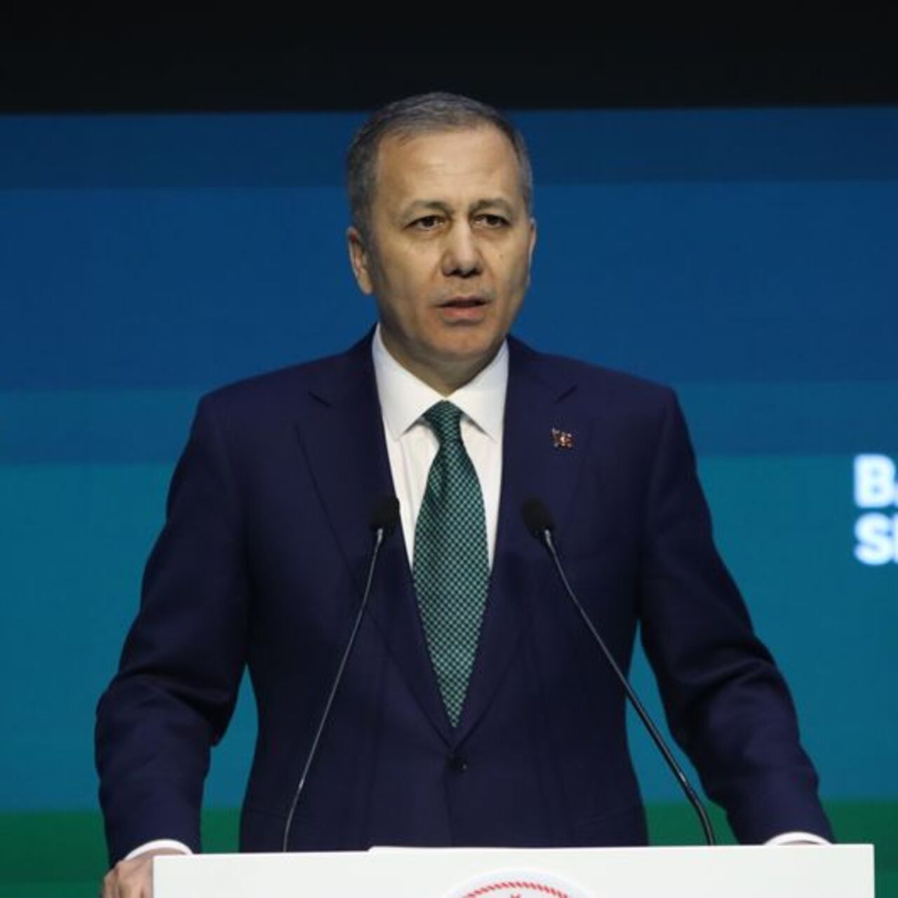 Yerlikaya’dan, yola çıkacaklara uyarı