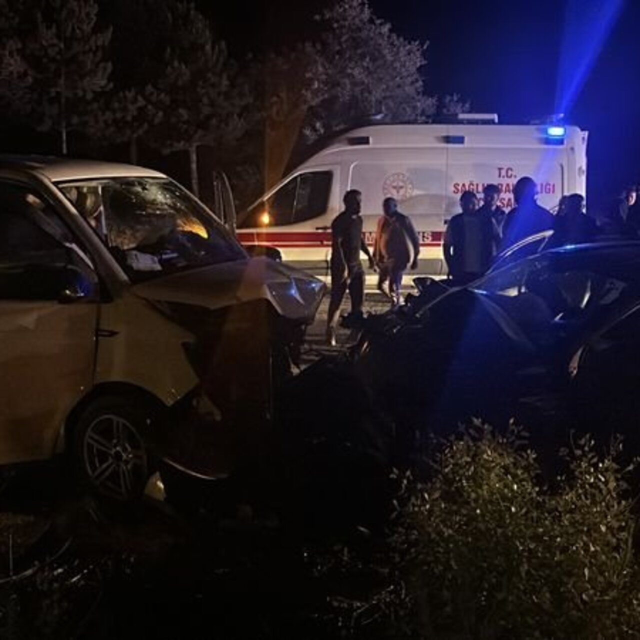 Sivas’ta ‘ters şerit’ kazası: 1 ölü, 8 yaralı