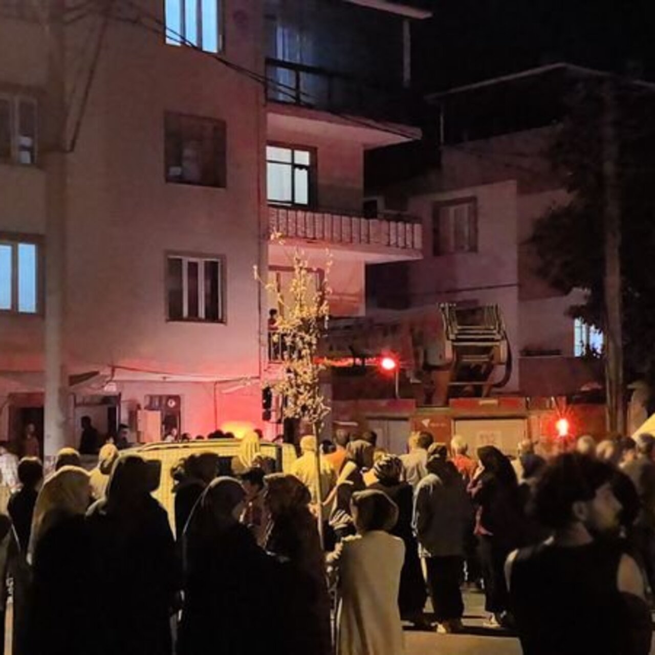 Tartıştığı karısını tabancayla öldürüp intihar etti
