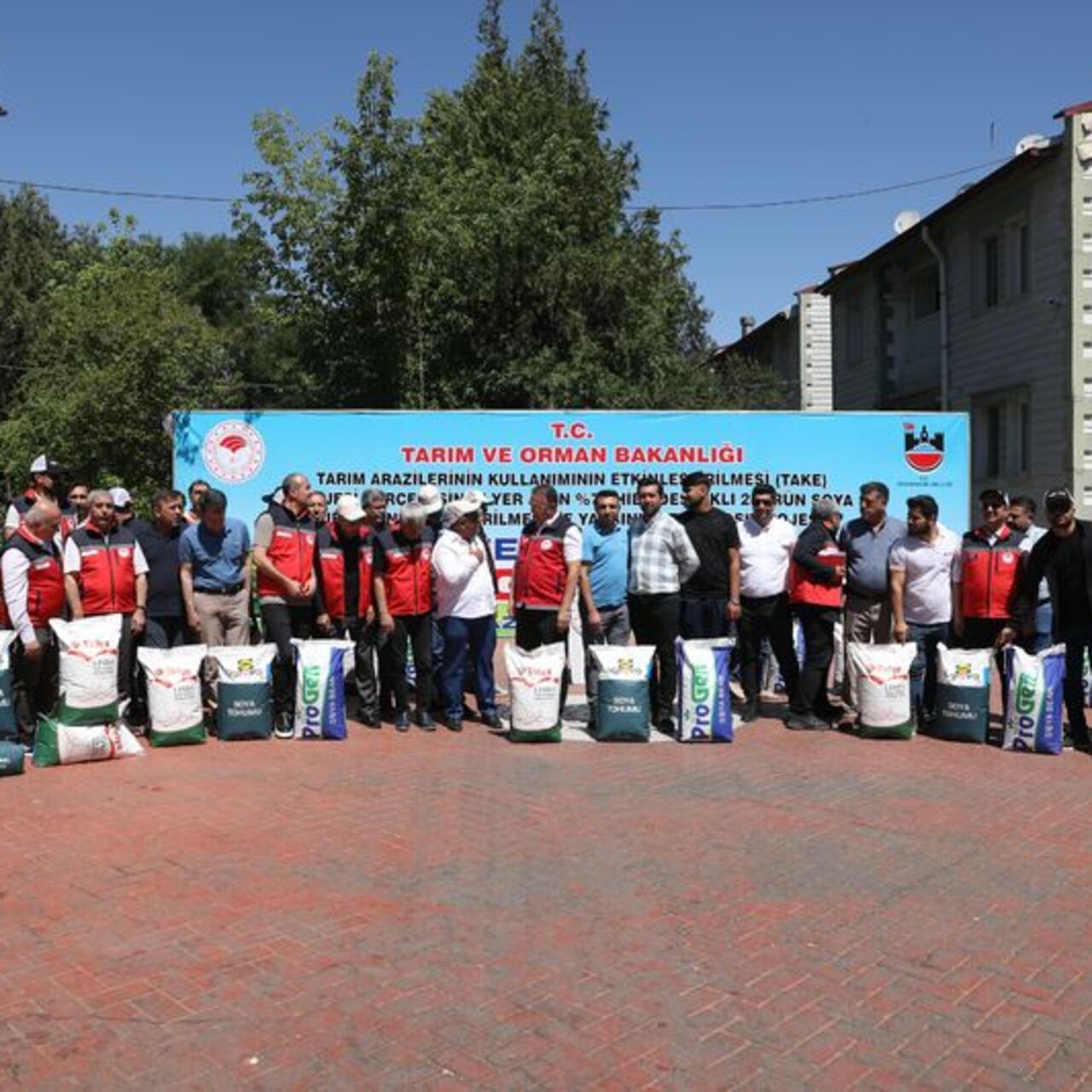 Diyarbakır’da 141.5 ton soya tohumu dağıtıldı